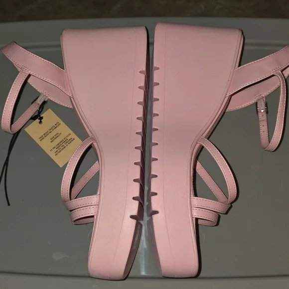 (J31) Madden NYC Women's Quarter Strap Wedge - Picture 3 of 6